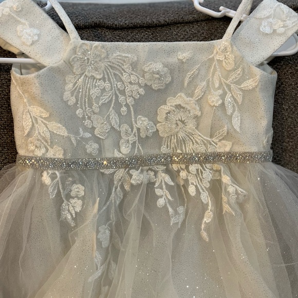 Like new Sparkle Organza Flower Girl Dress - Picture 7 of 15